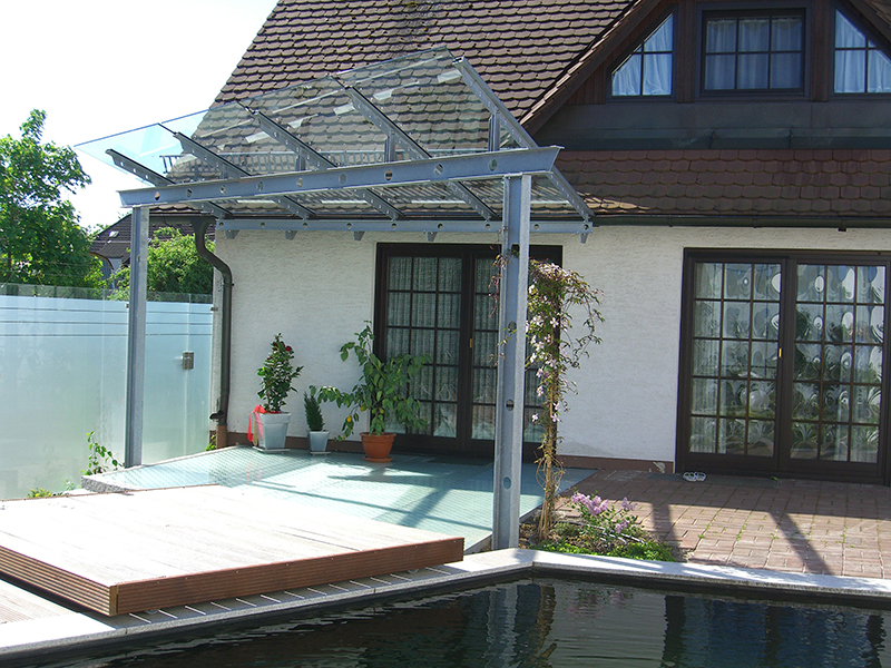 Terrassenüberdachung aus Echtglas als Regenschutz von Glasbau Brehm
